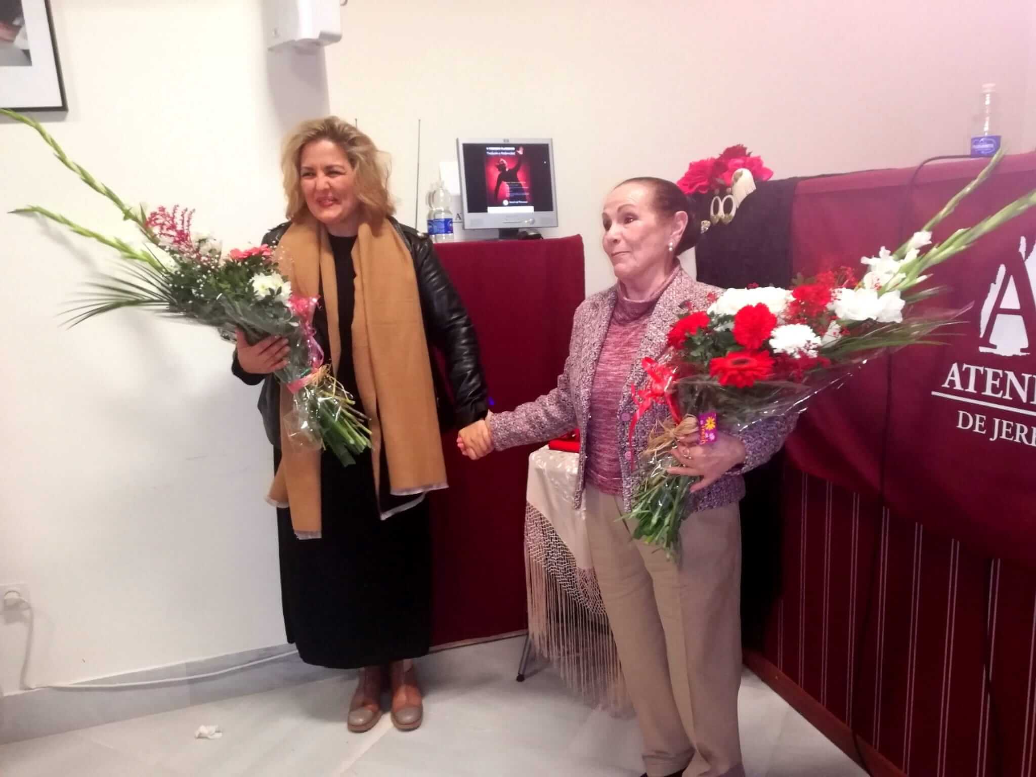 Angelita Gómez dialoga con María del Mar Moreno