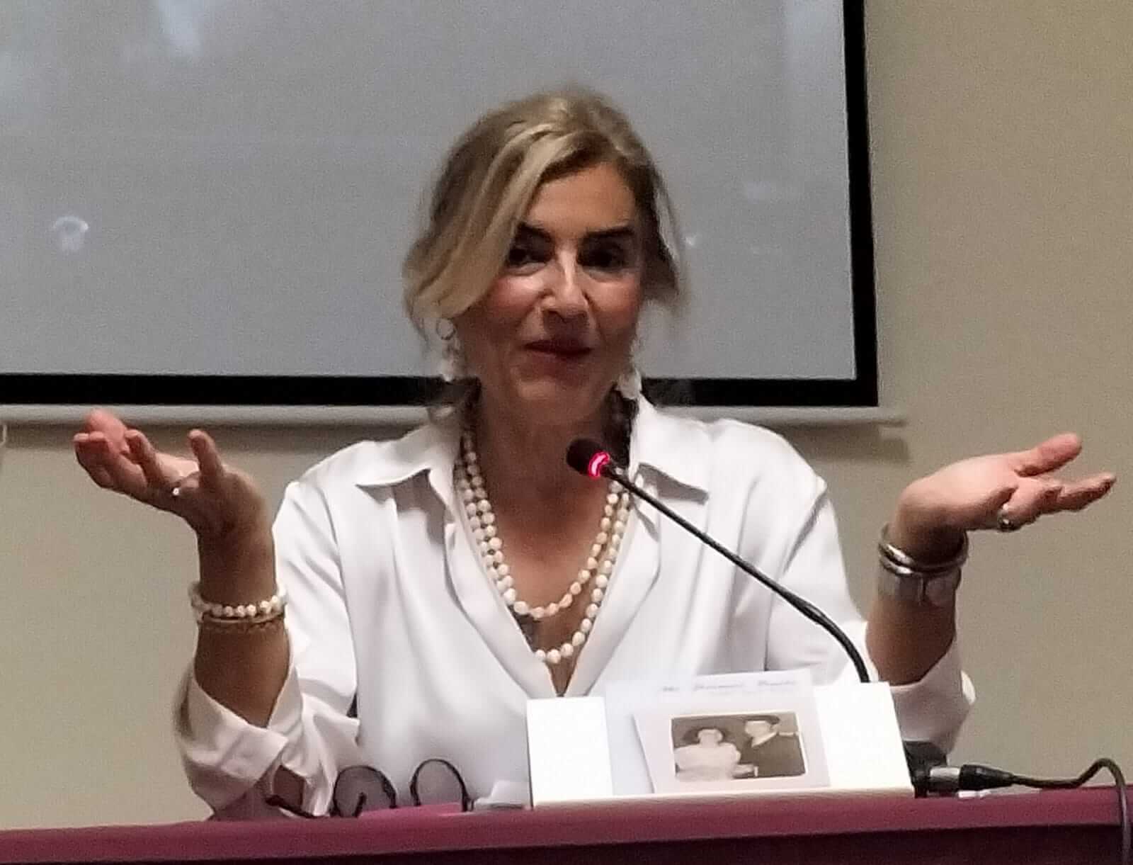 Charla-coloquio sobre intimidad y literatura “Mi primer baile” con Isabel Flores