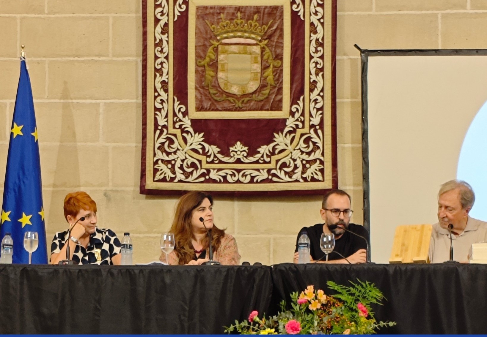 Mesa redonda “Escribir desde el compromiso social”