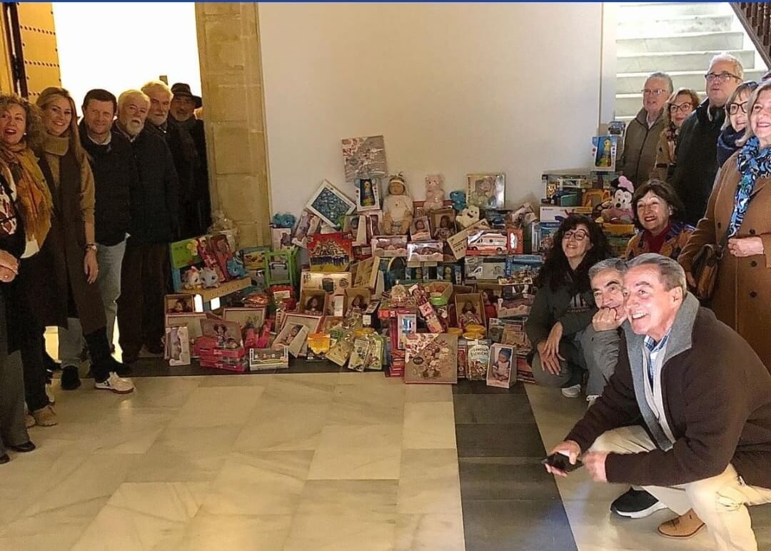 Donación de juguetes a los Reyes Magos de Jerez