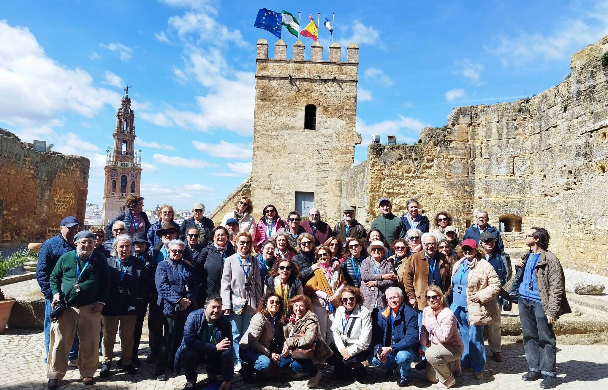 Carmona esencial. De la necrópolis Romana al Alcázar. Patrimonio, gastronomía y tradición
