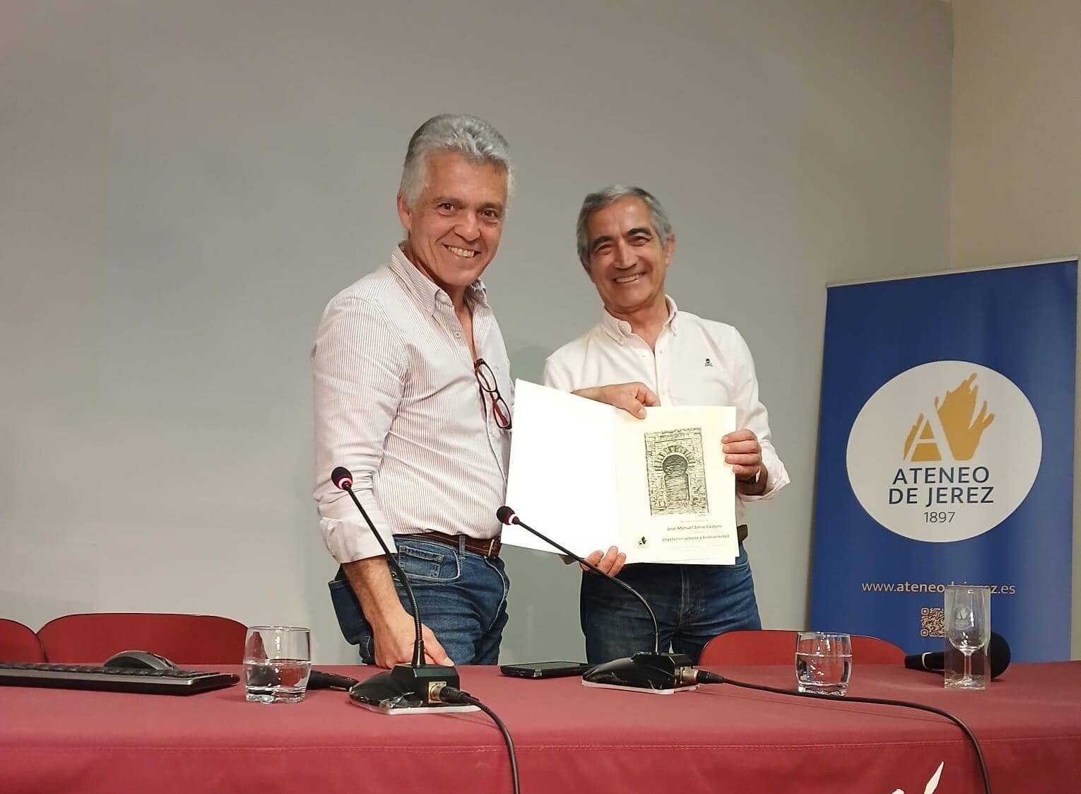 Conferencia “Vegetación urbana y biodiversidad”