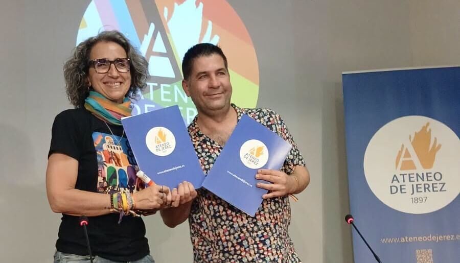 Firma de convenio con JerezLesGay y alzado de la Bandera Arcoíris